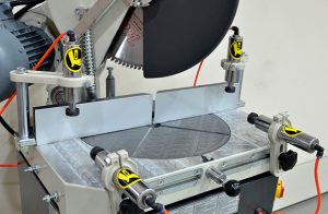 How to cut aluminium profiles with a mitre saw?